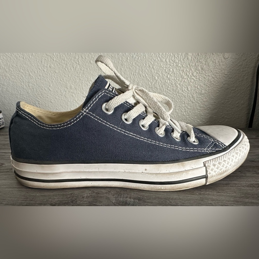 Converse Sneakers (women’s)